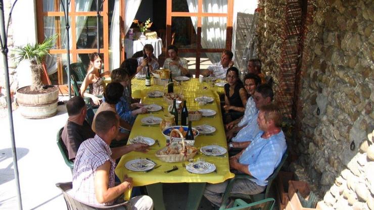 À la table des vendangeurs du Domaine La Croix du Verre